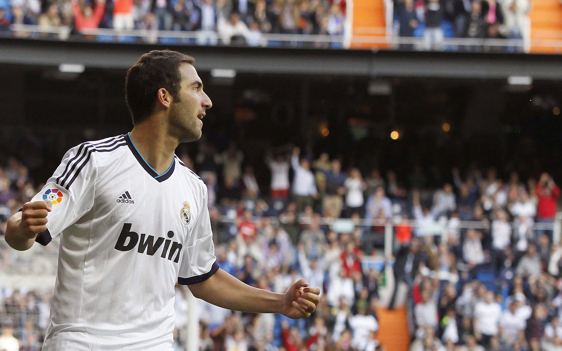 湖人崩盘！艾顿29+2斯玛特生气，东契奇三主力缺席，湖人替补立功